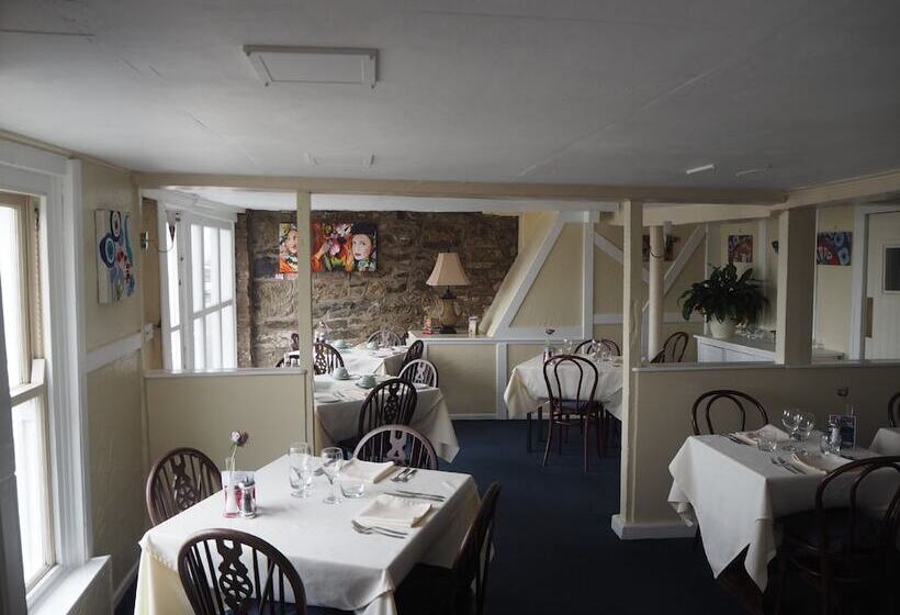 膳宿费 The Smugglers