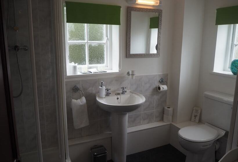 膳宿费 The Smugglers