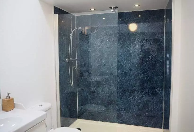 ペンション The Smugglers