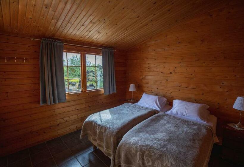 پانسیون Vogafjós Farm Resort