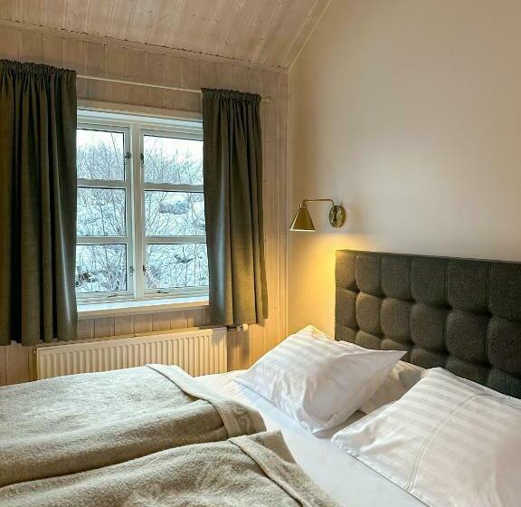 پانسیون Vogafjós Farm Resort