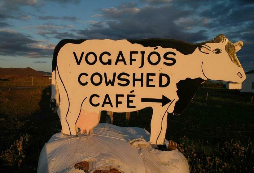 پانسیون Vogafjós Farm Resort