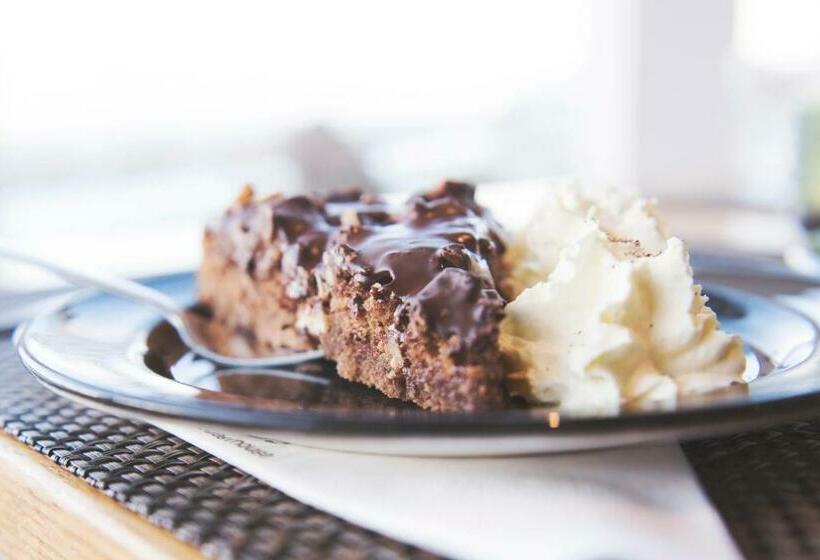 پانسیون Vogafjós Farm Resort