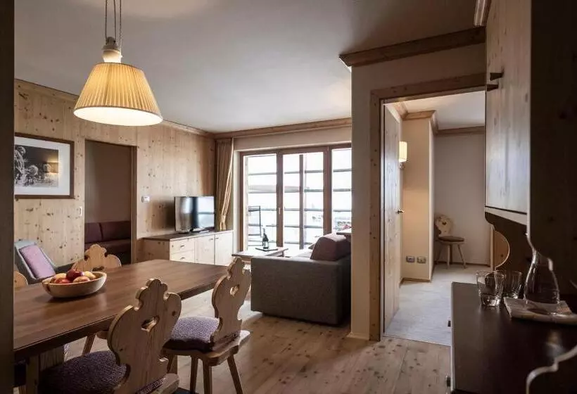 Post Alpina  Family Mountain Chalets