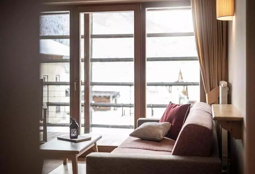 Post Alpina  Family Mountain Chalets