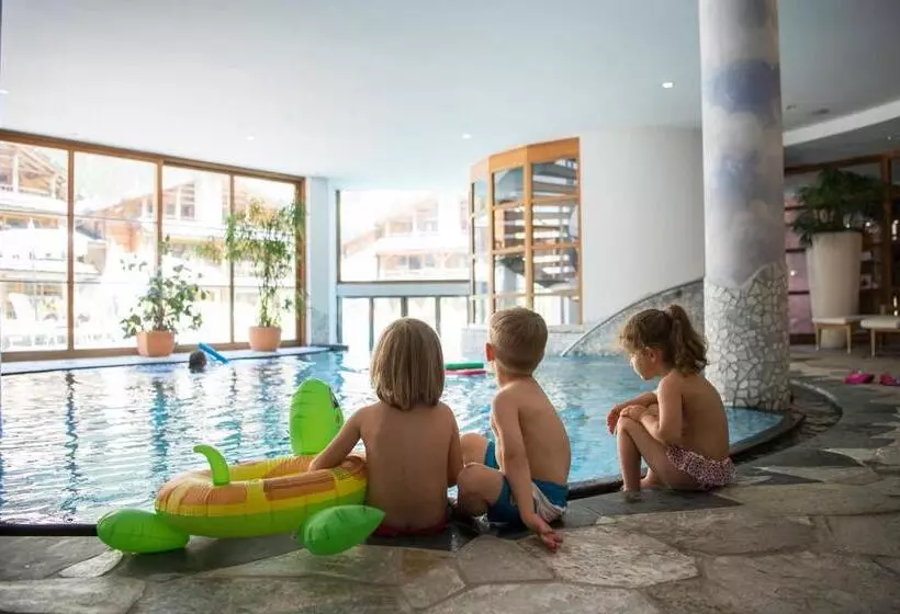 Post Alpina  Family Mountain Chalets