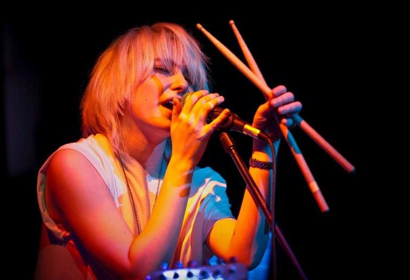 הוסטל Albani Bar Of Music