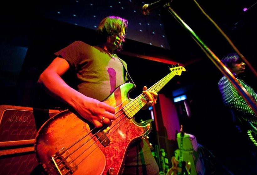 הוסטל Albani Bar Of Music