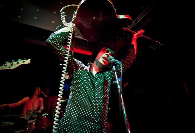 הוסטל Albani Bar Of Music