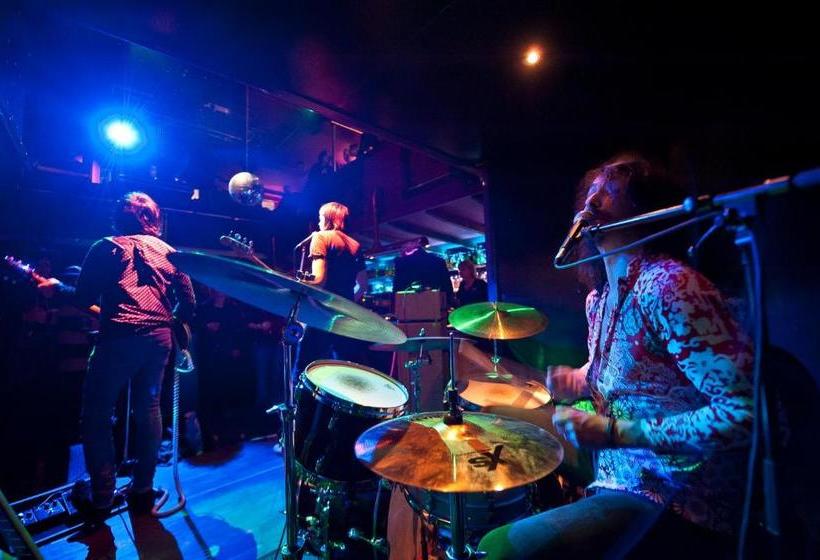 הוסטל Albani Bar Of Music