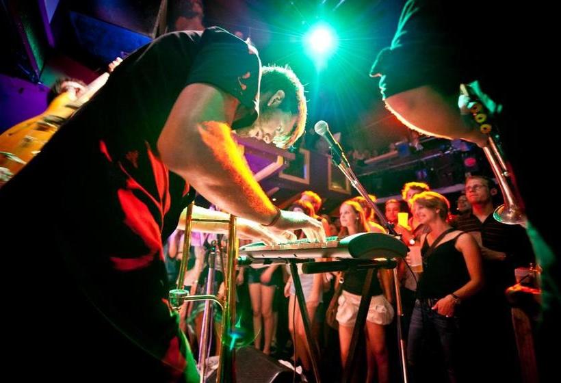 הוסטל Albani Bar Of Music