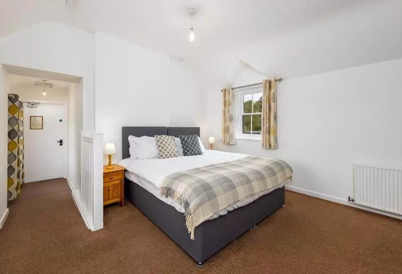 Aamiaismajoitus (B&B) Muncaster Castle Coachman's Quarters