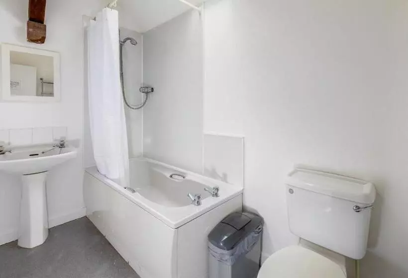 Aamiaismajoitus (B&B) Muncaster Castle Coachman's Quarters