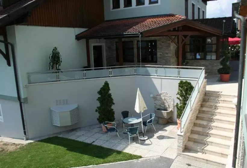 Restaurant   Café   Pension Hassler