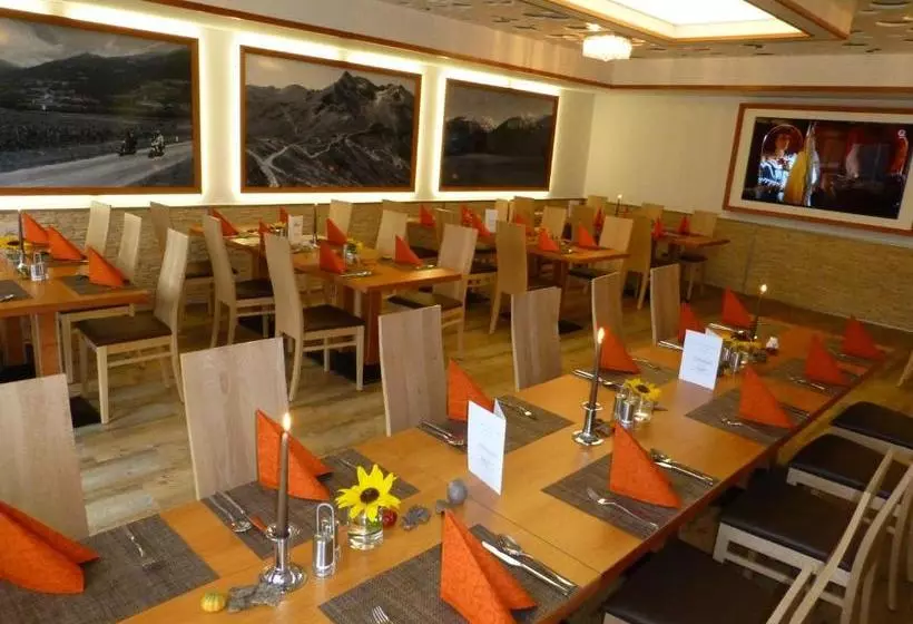 Restaurant   Café   Pension Hassler