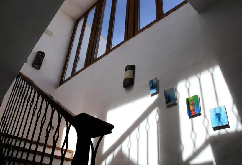 پانسیون Hostal Extramuros