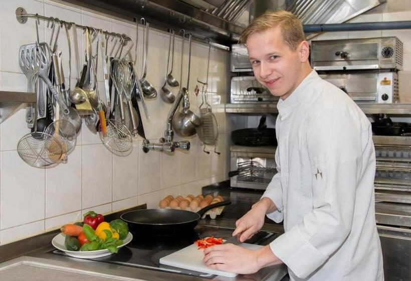 Restaurant   Café   Pension Hassler