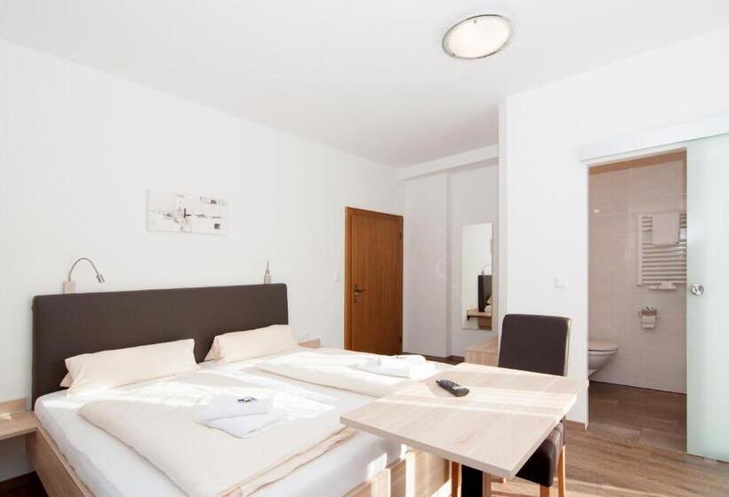 Restaurant   Café   Pension Hassler