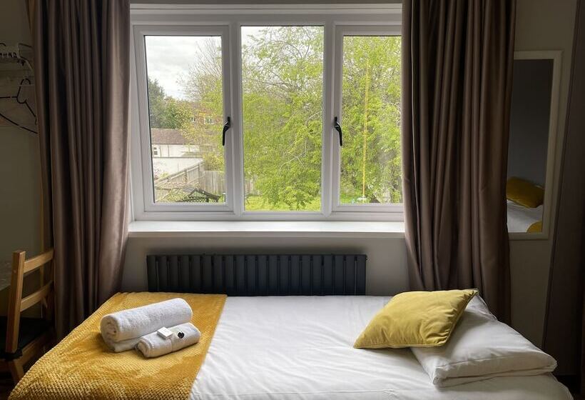 펜션 Hollybush Guest House