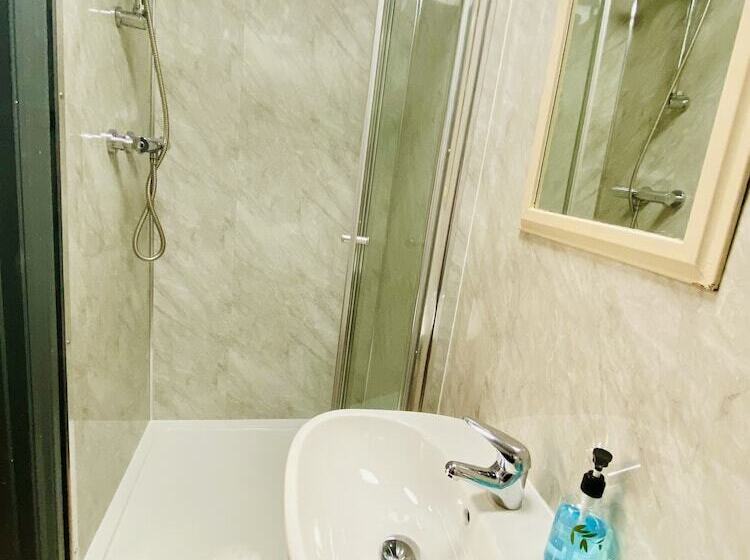 펜션 Hollybush Guest House