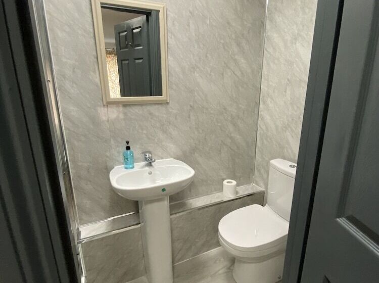 펜션 Hollybush Guest House