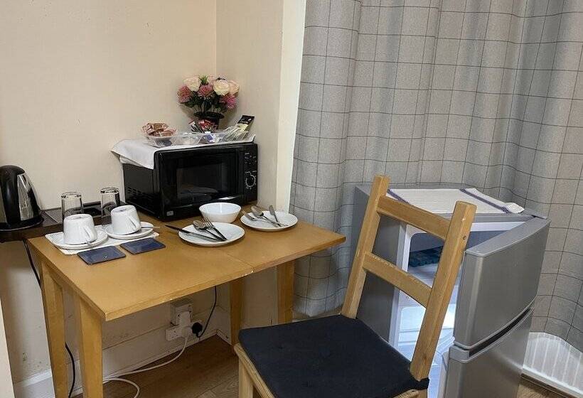 펜션 Hollybush Guest House