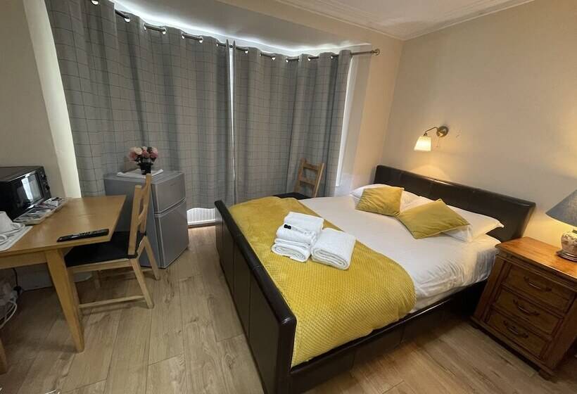 펜션 Hollybush Guest House