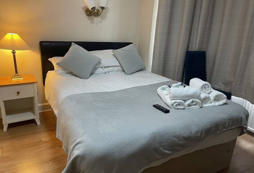 펜션 Hollybush Guest House