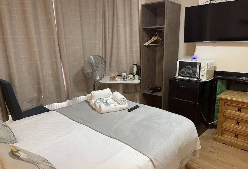 펜션 Hollybush Guest House