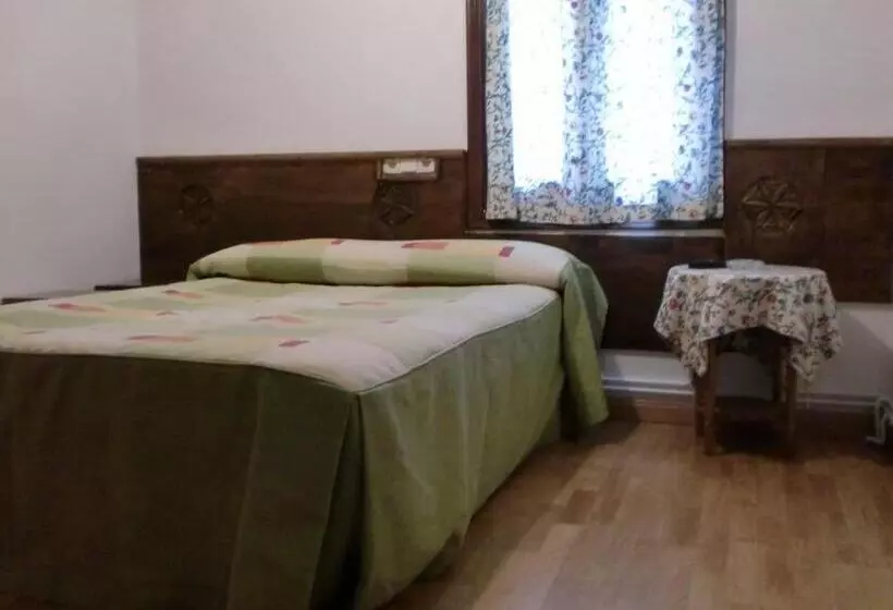 Majatalo Pensió I Apartaments La Bordeta