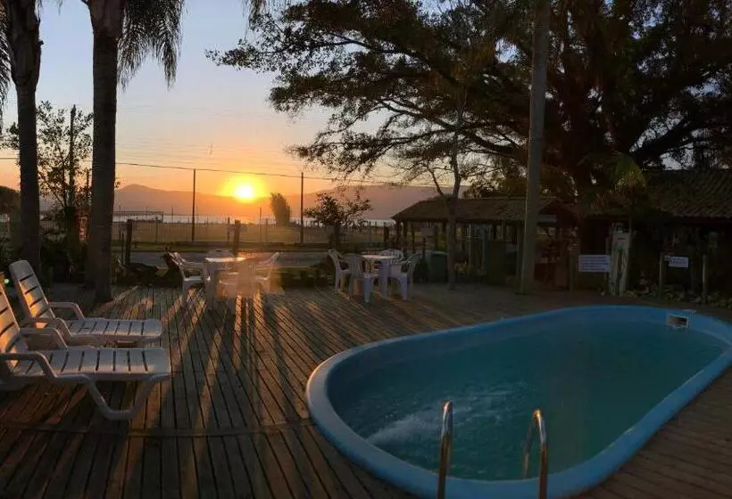 ペンション Pousada Canoa Azul Na Praia Da Ferrugem