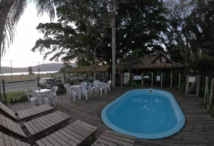 ペンション Pousada Canoa Azul Na Praia Da Ferrugem