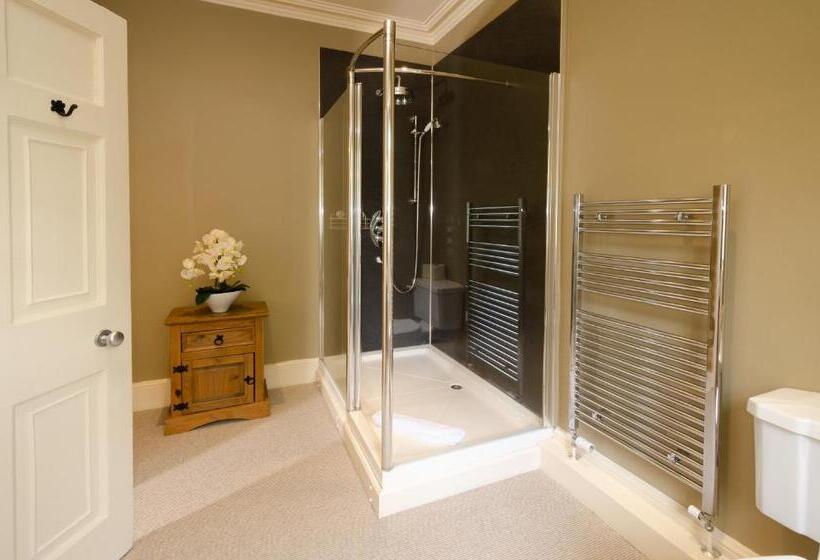 호스텔 Eltermere Inn