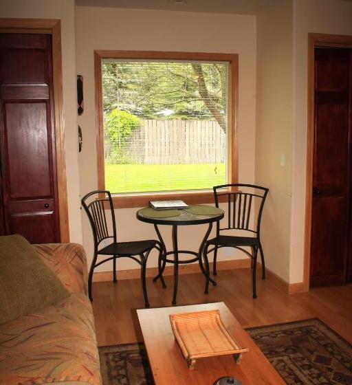 ユースホステル The Islander Inn