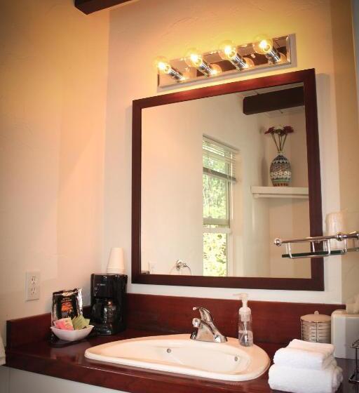 ユースホステル The Islander Inn