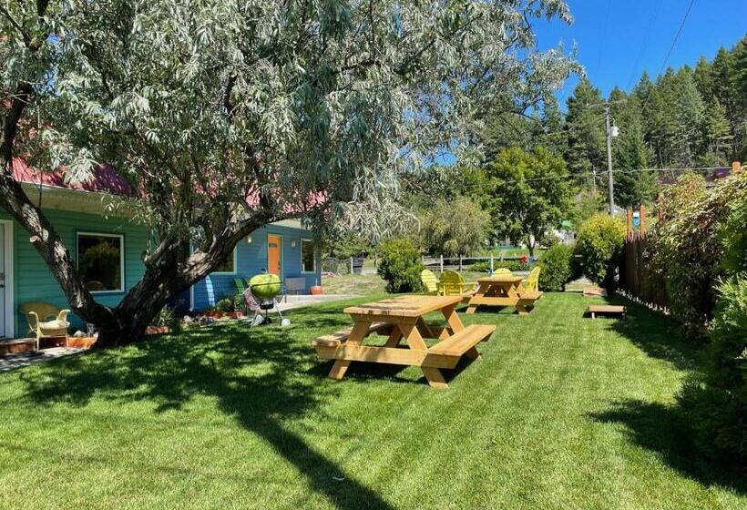 ユースホステル The Islander Inn