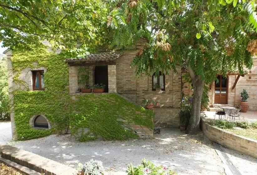 ホテル Agriturismo La Campana