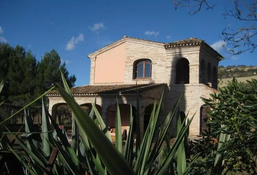 ホテル Agriturismo La Campana
