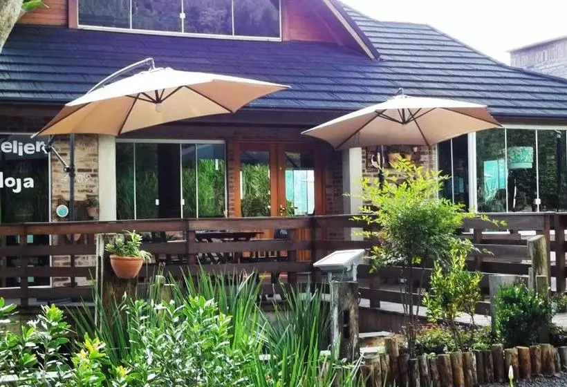 ペンション Bina's Haus Pousada, Cafeteria E Atelier