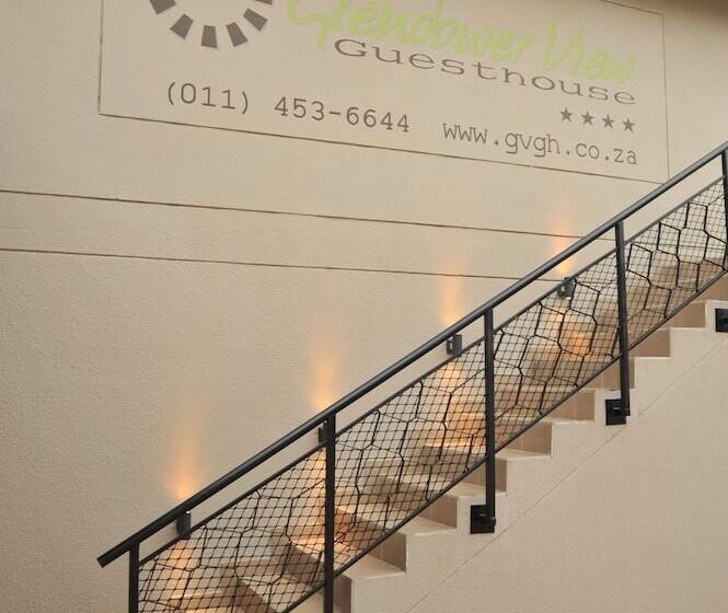 פנסיון Glendower View Guest House