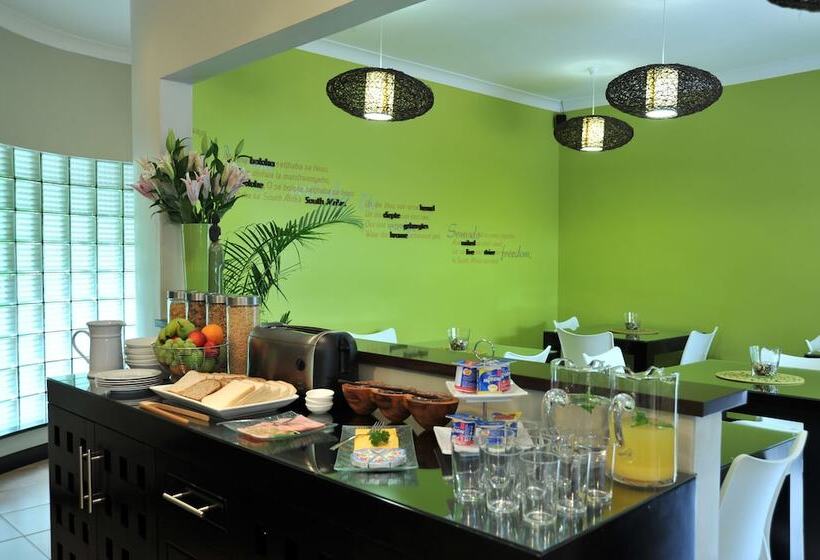 פנסיון Glendower View Guest House