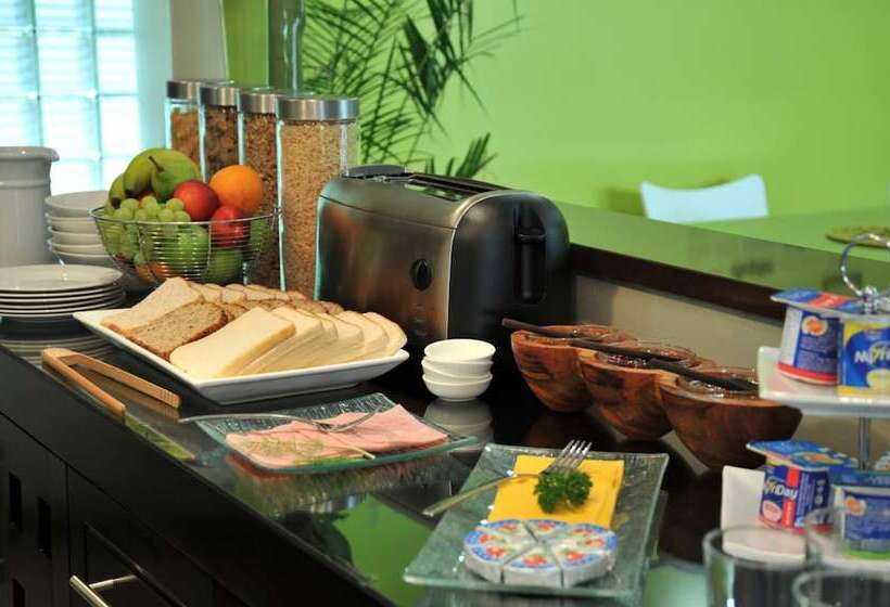 פנסיון Glendower View Guest House