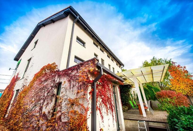 Pensão May Residence