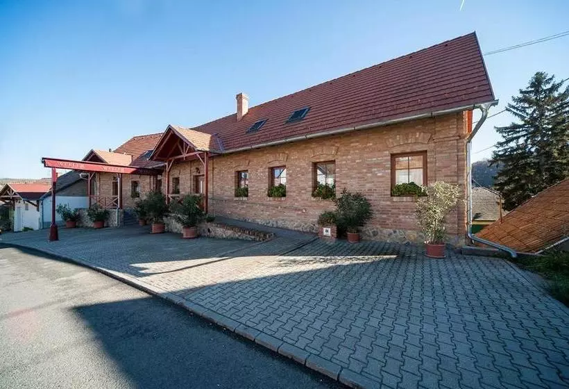 Wekler Családi Pincészet és Panzió
