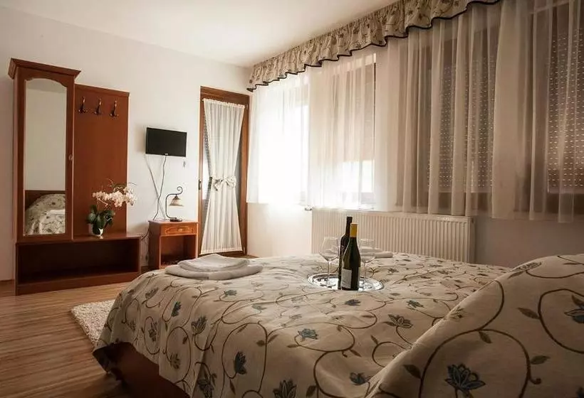 Wekler Családi Pincészet és Panzió