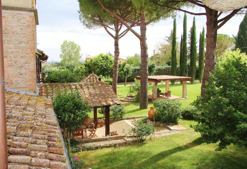 בית מלון כפרי Pieve Del Castello