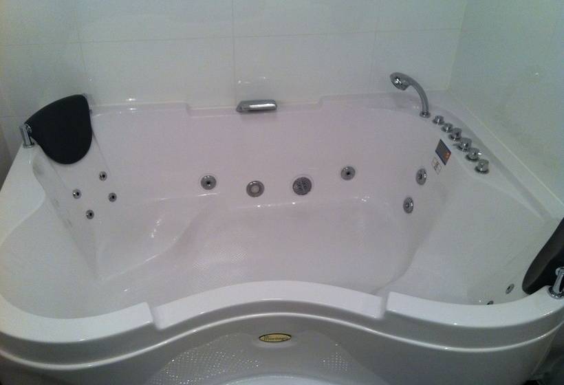 פנסיון Alex Rooms