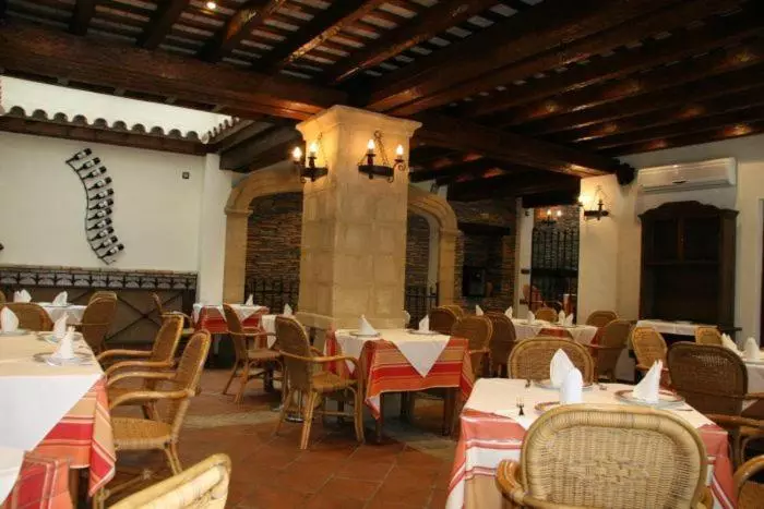 Majatalo Hostal Torre De Guzmán