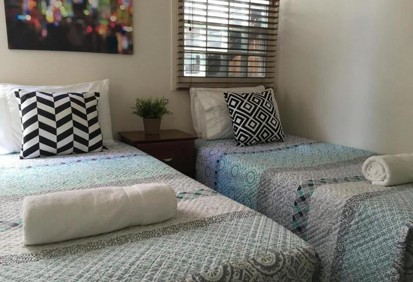 הוסטל Ellie's Guest House