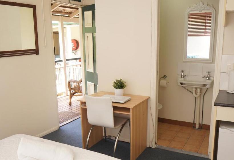 הוסטל Ellie's Guest House